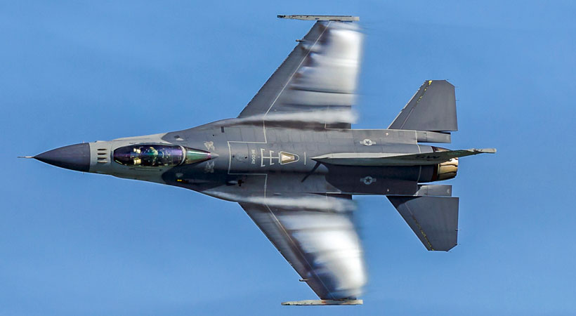 F-16-Side-Vapor-820x450